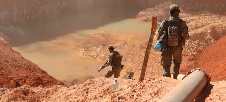 GARIMPO ILEGAL EM MAATO GROSSO