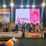 Alfabetiza MT premia 100 escolas com R$ 5 milhões e reconhece estudantes e professores