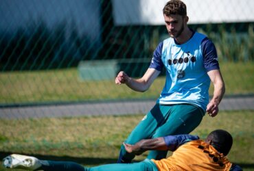 Coritiba x Ferroviária: onde assistir, escalações e tudo sobre o duelo pela Série B. Imagem: JP Pacheco Coritiba