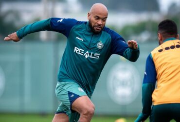 Coritiba x Chapecoense: Onde assistir ao vivo e tudo sobre o duelo decisivo da Série B. Imagem: JP Pacheco Coritiba