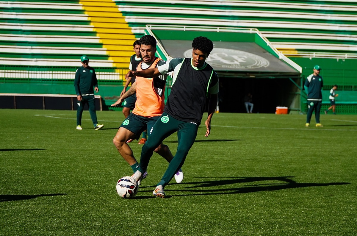 Chapecoense x CRB: onde assistir ao vivo, escalações e tudo sobre o duelo pela Série B 2025. Imagem: Luiz Ferrazo ACF