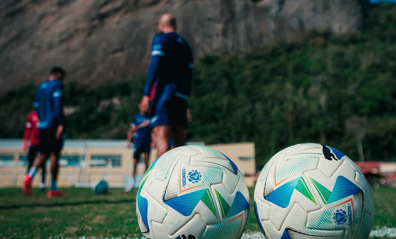 Vélez x Fortaleza: onde assistir, escalações e tudo sobre o duelo decisivo da Libertadores. Imagem: Mateus Lotif/FEC