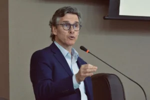 Reforma tributária exigirá preparação dos municípios de Mato Grosso, alerta secretário