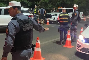 Operação resulta na prisão de motoristas por embriaguez e remoção de veículos em Várzea Grande