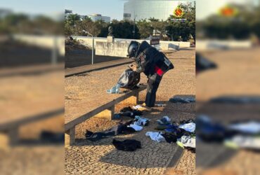 A Polícia Militar foi acionada para uma ameaça de bomba na Praça dos Três Poderes. Um homem alegava estar com explosivos em uma mochila
