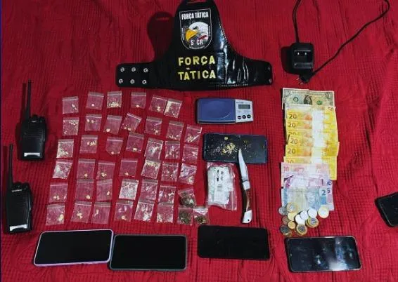 Polícia prende suspeitos por tráfico em Barra do Garças com 47 porções de drogas