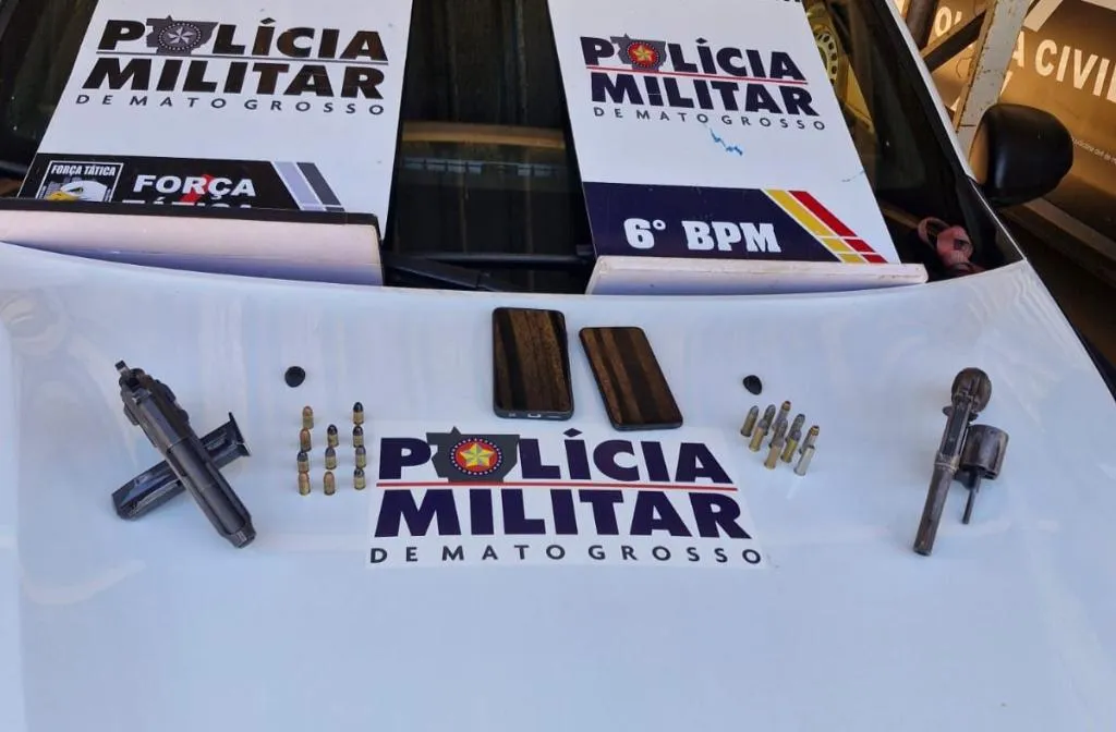 Polícia apreende armas e recupera moto furtada em Cáceres durante operação