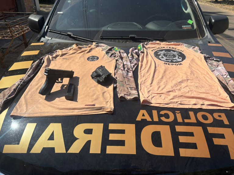 Homem se passava por policial federal, participava de operações e portava simulacro de arma