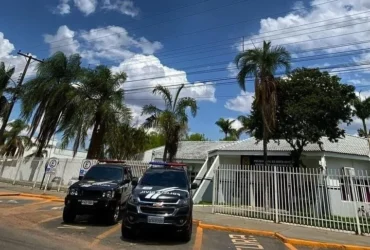 Guarda Civil Municipal foi acionada por funcionários da Escola Ângelo Nadim após suspeita de que o estudante portava entorpecente; jovem foi encaminhado à Delegacia de Polícia Civil.