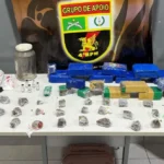 Casal é preso com maconha escondida em casa, carro e enterrada no quintal