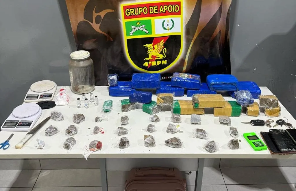 Casal é preso com maconha escondida em casa, carro e enterrada no quintal