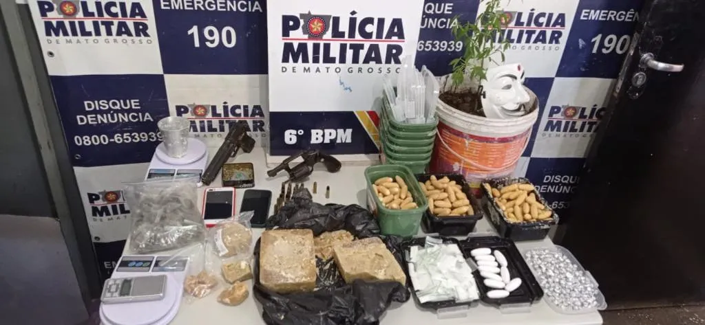 Polícia Militar apreende 630 porções de drogas e arma em Cáceres