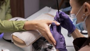 Prefeitura de Várzea Grande oferece curso gratuito de manicure e pedicure em parceria com Senac