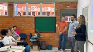 Profissionais de enfermagem participam de capacitação sobre atualização vacinal e boas práticas em Várzea Grande