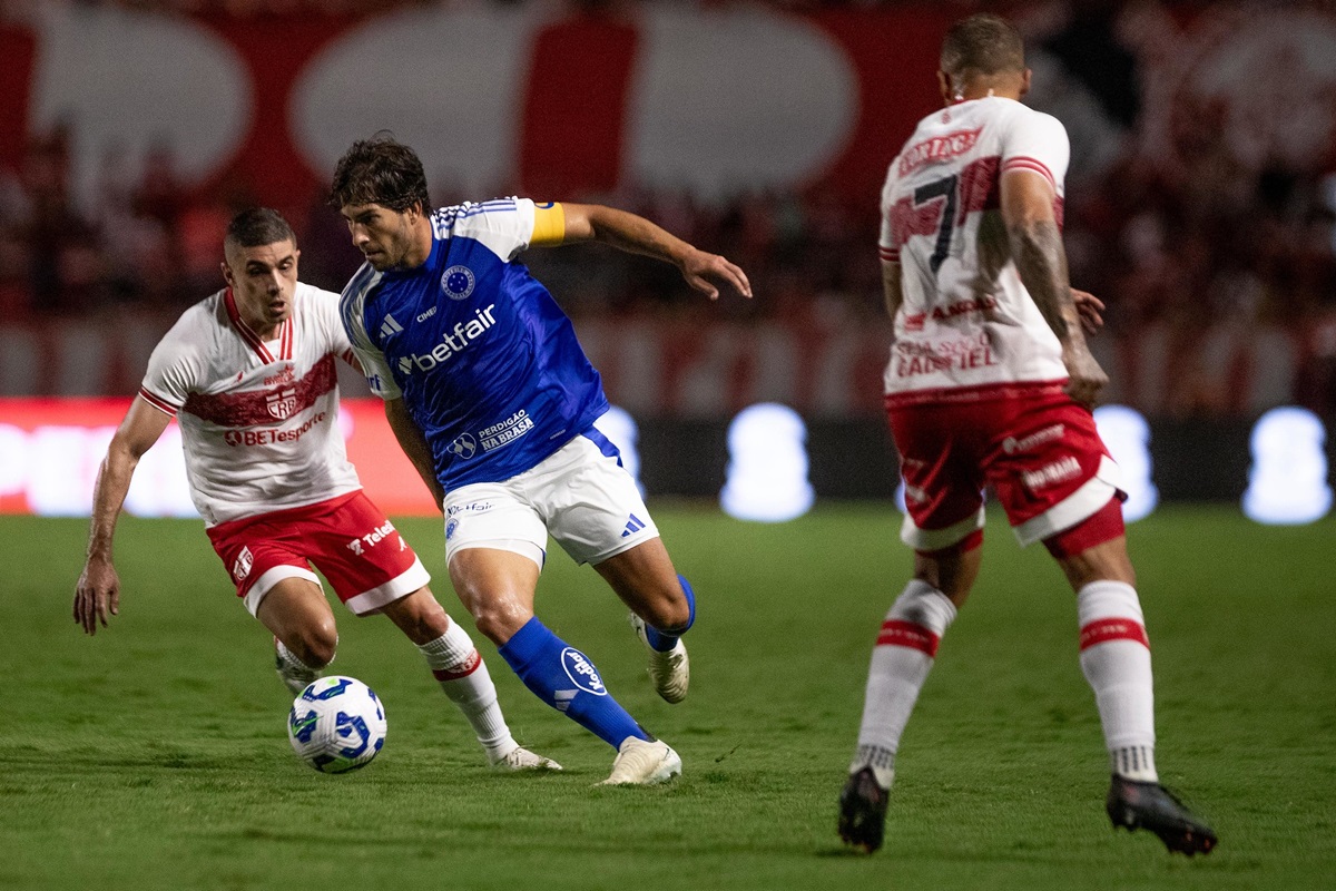 Cruzeiro x Santos: onde assistir, prováveis escalações e tudo sobre o confronto no Mineirão pela 19ª rodada do Brasileirão. Imagem: Rafael Vieira Cruzeiro