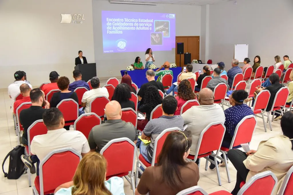 Encontro técnico capacita cuidadores sociais para aprimorar acolhimento em Mato Grosso
