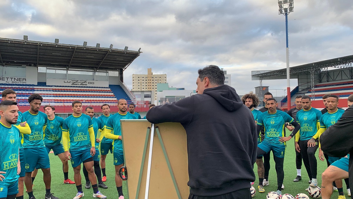 Brusque x Itabaiana ao vivo: onde assistir, escalações e prognóstico da Série C 2025. Imagem: Daniel Fachinelli/ BFC