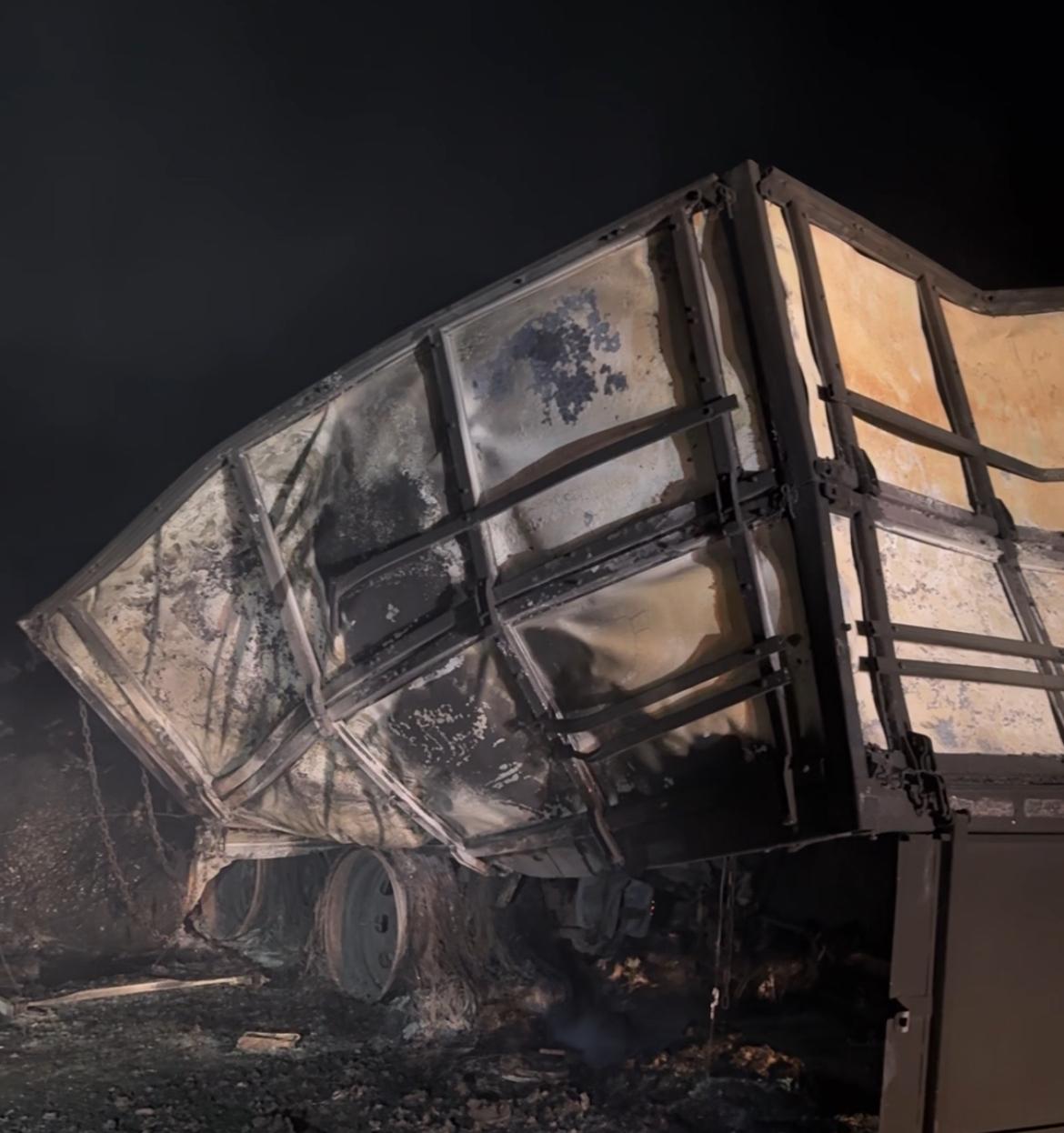 Homem morre carbonizado após colisão e explosão entre caminhão e carreta-tanque na BR-364 em Diamantino