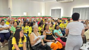 Alunos do Projeto Viver Melhor participam de palestra do Agosto Lilás promovida pela ONG Lírios