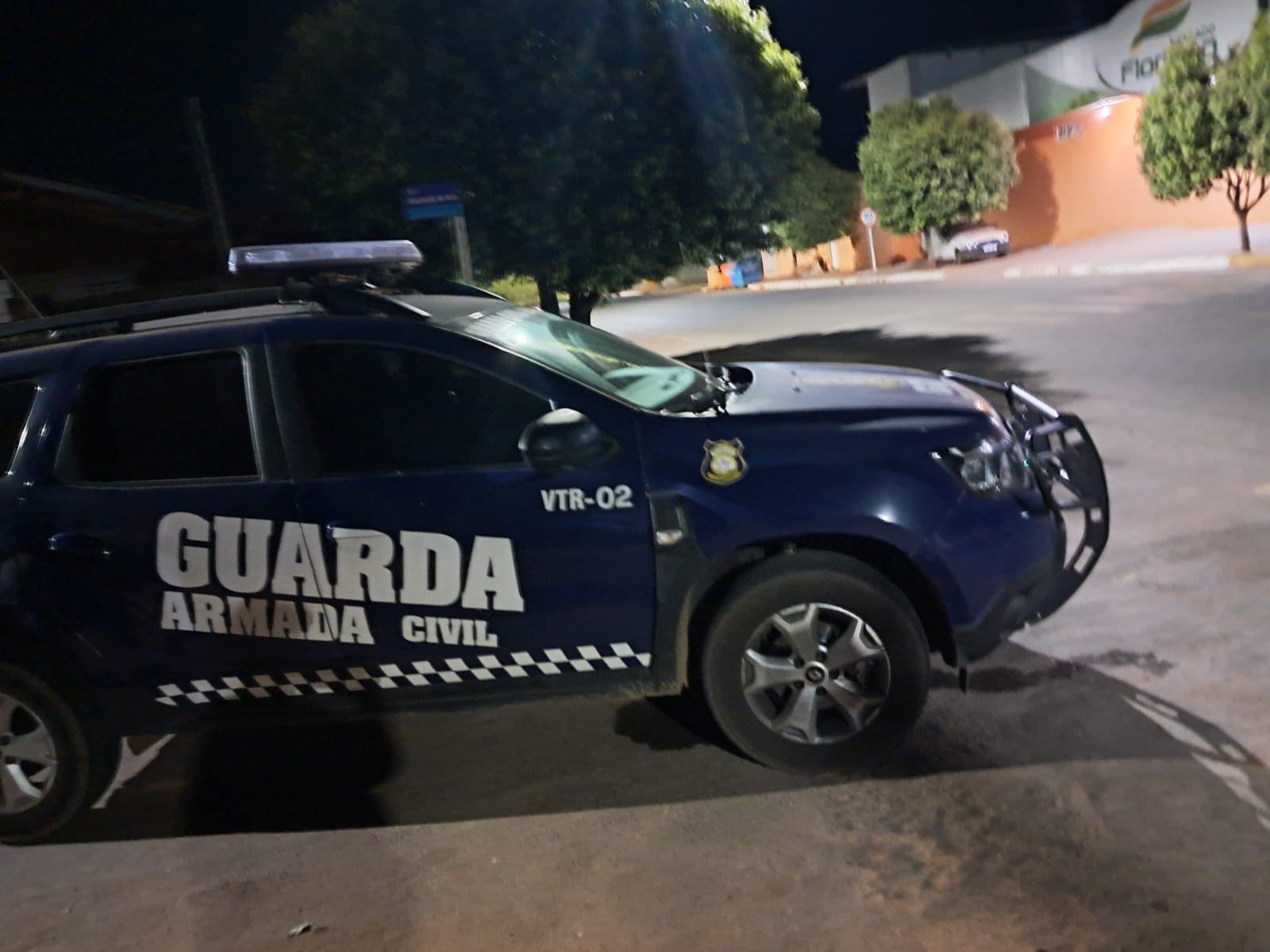 Ação contou com apoio do Conselho Tutelar; agressor tentou resistir à prisão e foi encaminhado à Delegacia de Polícia Civil