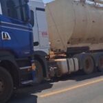 Acidente envolveu veículos carregados com milho e ração; condutores saíram ilesos e tráfego segue em Pare e Siga