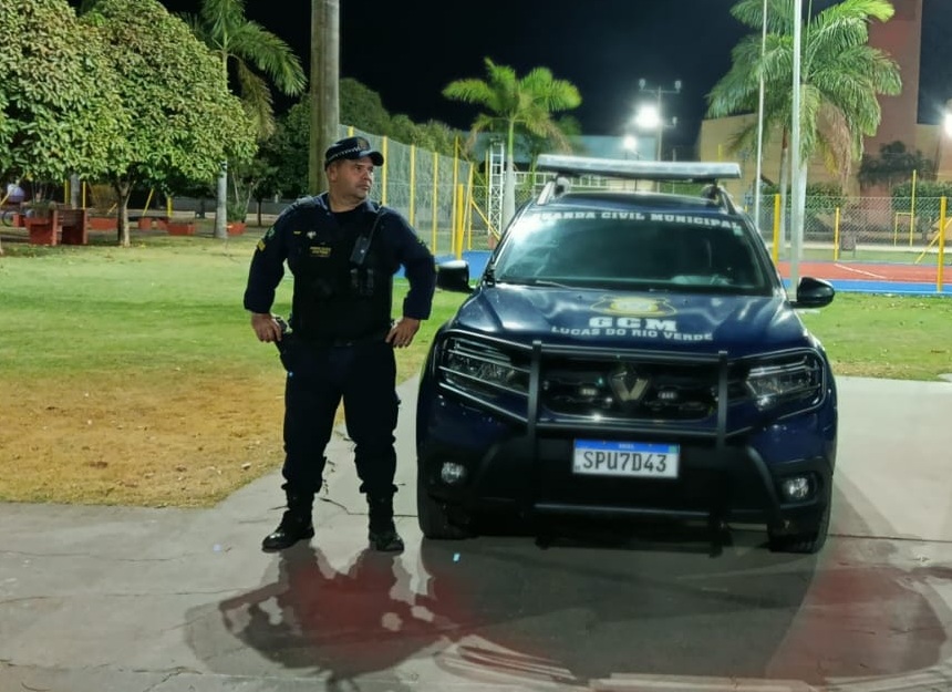 Suspeito feriu o pé com estilhaços de vidro e precisou de atendimento médico antes de ser levado à Delegacia de Polícia Civil