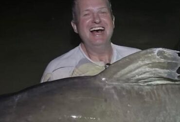 Pescador de MT fisga Piraíba de 2,27 metros em aldeia indígena no Xingu