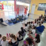 Em alusão ao Dia do Soldado, cerca de 40 alunos da Escola Marcelino Spinolla participaram de uma atividade educativa com demonstrações práticas do Corpo de Bombeiros Militar.