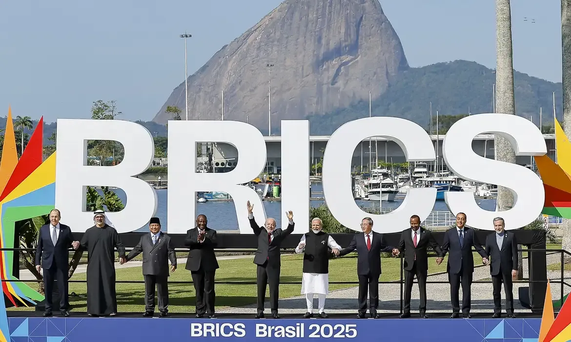 Lula reforça ideia de moeda própria do Brics para fortalecer o Sul global
