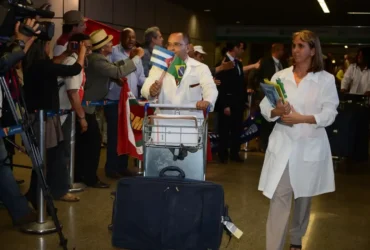 Associação de médicos cubanos repudia ação dos EUA contra Mais Médicos