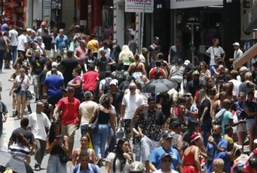 População brasileira atinge 213,4 milhões em 2025, aponta IBGE