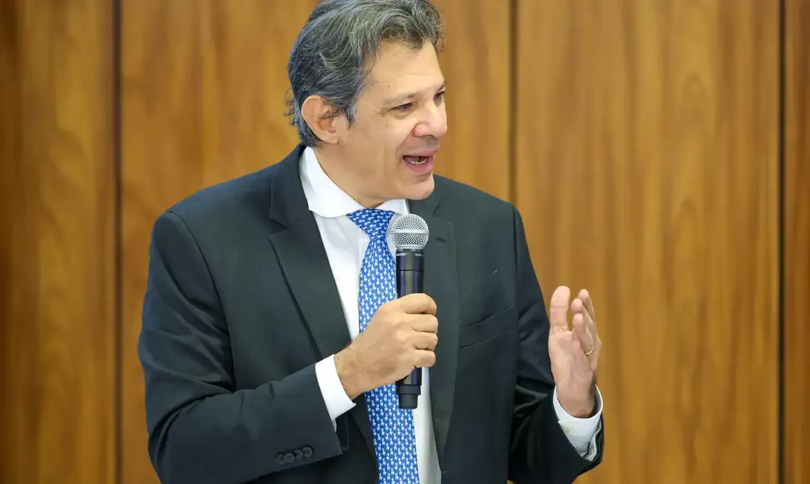Brasília (DF) 18/03/2025 O ministro da Fazenda, Fernando Haddad, durante assinatura do Projeto de Lei que prevê Isenção de Imposto de Renda (IR) para pessoas que recebem até R$ 5 mil por mês. Foto:
