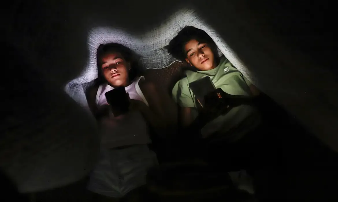 Redes sociais exigem atenção redobrada para proteger crianças e adolescentes