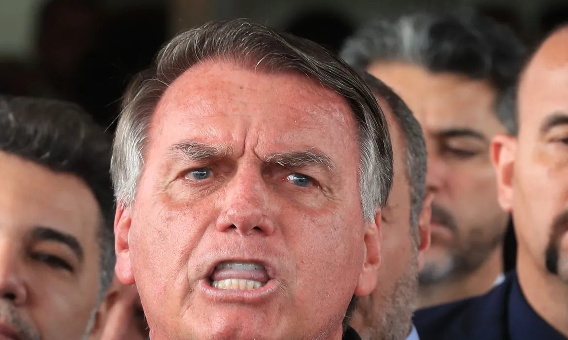 Exames de Bolsonaro revelam resquícios de inflamações pulmonares