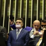 Brasília (DF), 05/08/2025 - Deputados de oposição fazem ato tampando a boca com esparadrapo durante sessão da Câmara dos Deputados. Foto: José Cruz/Agência Brasil