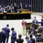 Sem acordo, Câmara adia votação sobre foro privilegiado e anistia a 8 de janeiro