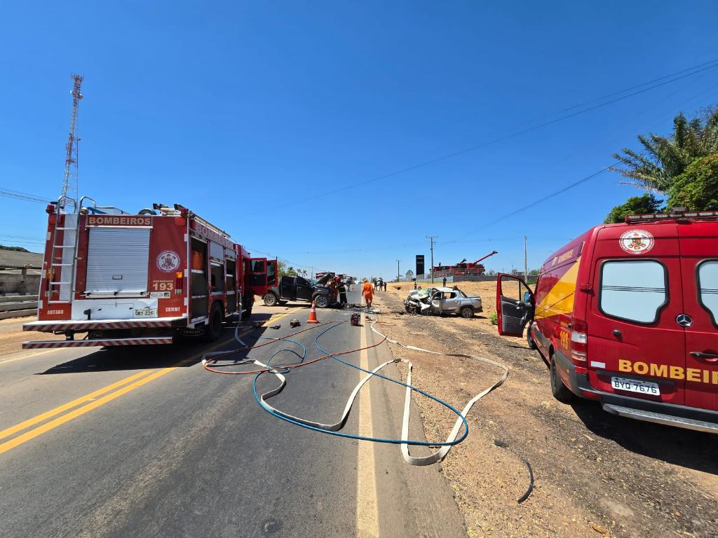 Acidente grave na MT-208 deixa três mortos e mobiliza bombeiros