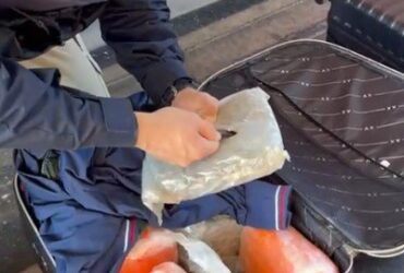 Motorista de caminhão foi preso em flagrante com drogas e dinheiro; ação integra combate ao tráfico nas rodovias federais de Mato Grosso