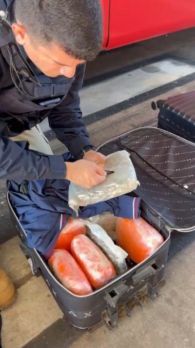 Motorista de caminhão foi preso em flagrante com drogas e dinheiro; ação integra combate ao tráfico nas rodovias federais de Mato Grosso