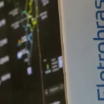 Dados exibidos em painel no edifício sede da Eletrobras, no centro do Rio de Janeiro. A holding Centrais Elétricas Brasileiras S.A. atua na geração, transmissão e distribuição de energia.