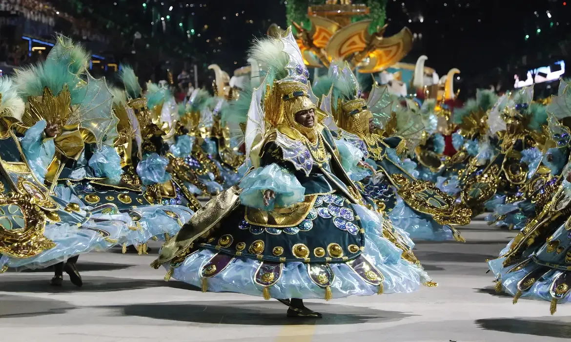 Rio de Janeiro (RJ), 19/02/2023 - A escola de samba Império Serrano desfila em homenagem ao sambista Arlindo Cruz no Sambódromo da Marquês de Sapucaí. Foto: Fernando Frazão/Agência Brasil