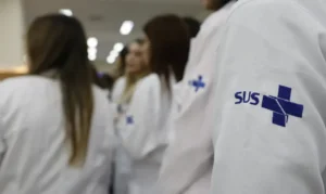 Enare registra recorde de 138 mil inscritos para residência médica em 2025