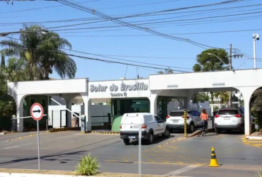 Bolsonaro deixa prisão domiciliar para realizar exames médicos em Brasília