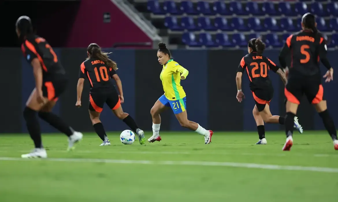 Equador, 25/07/2025 - Lance de jogo entre Brasil e Colômbia válido pela Copa América de futebol feminino. Foto: Lívia Villas Boas/CBF