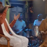 Rio de Janeiro (RJ) 01/08/2025 - Teresa Cristina recebe Vidal Assis para homenagear Elton Medeiros no Samba na Gamboa, da TV Brasil. Foto: TV Brasil