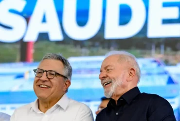 Lula defende Mais Médicos e critica bloqueio dos EUA a Cuba