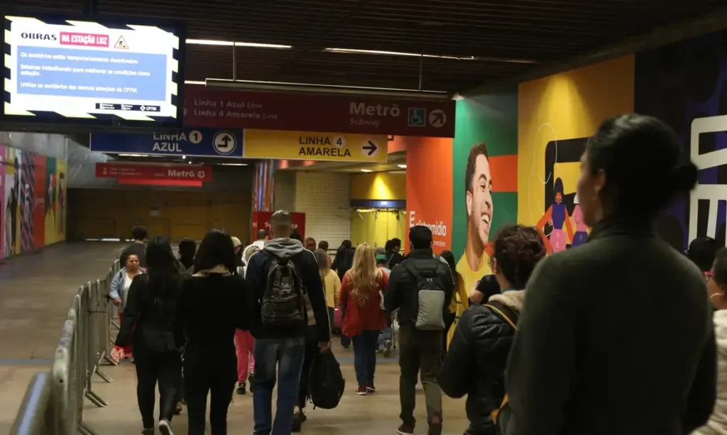 Falha em trem da CPTM causa lotação nas estações de São Paulo