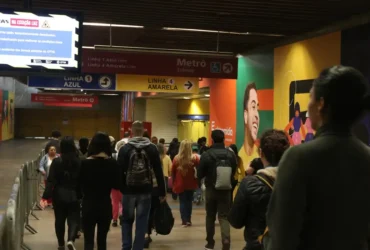 Falha em trem da CPTM causa lotação nas estações de São Paulo