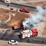 Caminhão carregado com botijões de gás pega fogo na BR-364 em Jaciara