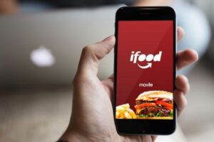 iFood e Mottu fecham parceria para entregadores com motos alugadas